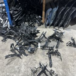 BMW OEM USED AND NEW HEADLIGHT BRACKETS 2014-2025