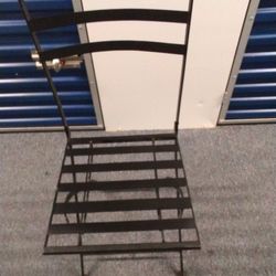 2 Metal Chairs 2 For 25$