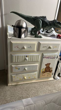 Dresser / changing table