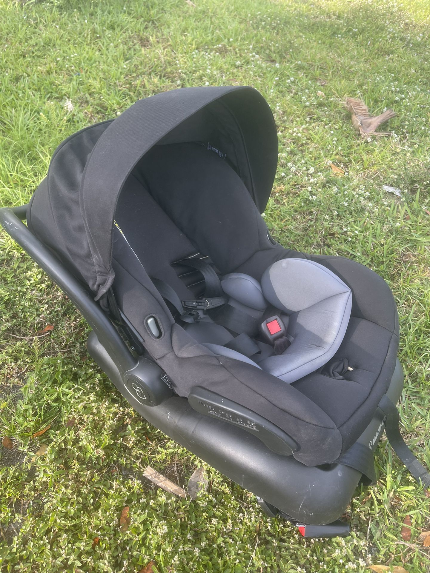 Maxi Cosi Infant Car Seat With Base 