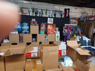 Assorted  Gifts  New And Slightly  Imperfect  $5.00 and Up....Waiting  For  You  Must Clear Inventory  Before  Year End