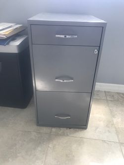 File Cabinet w/lock