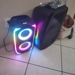 3  Speakers Bluetooth The Big Ones Works Butt No Charge The Little One Works Perfect 