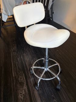 Straddle stool