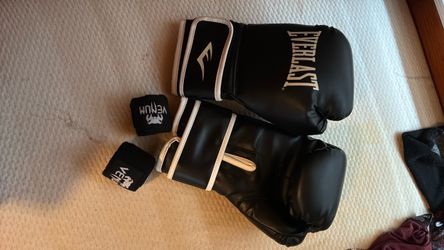 Everlast Boxing Gloves w/ wraps