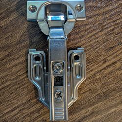 8 Cabinet Hinges 