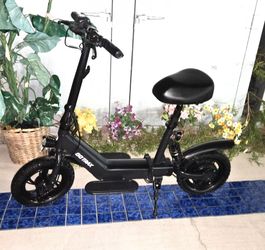 2025 Gotrax foldable seated electric EScooter w charger