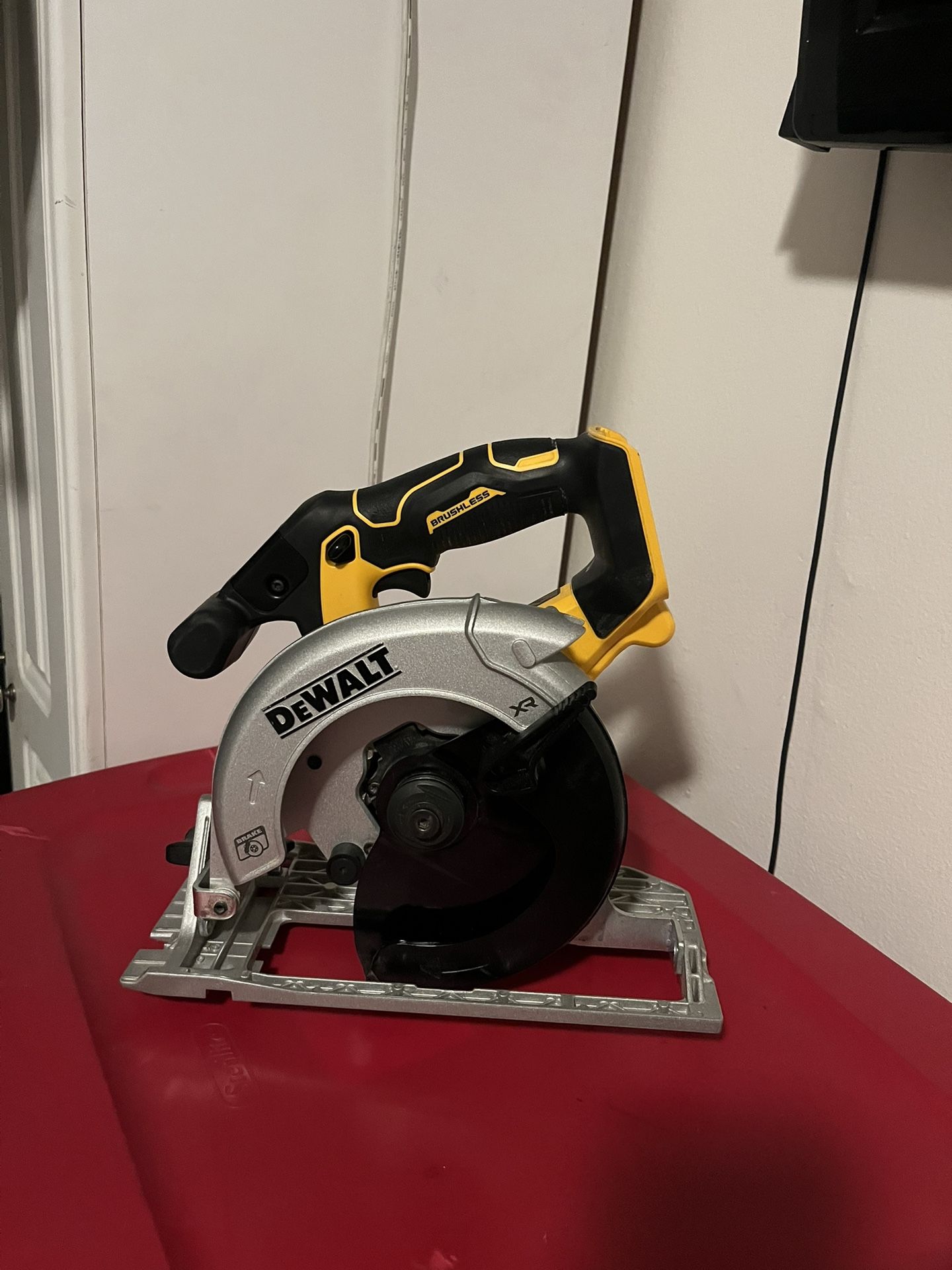 Dewalt 20v Skilsaw 6 1/2 $90 Tool Only Firme Precio 