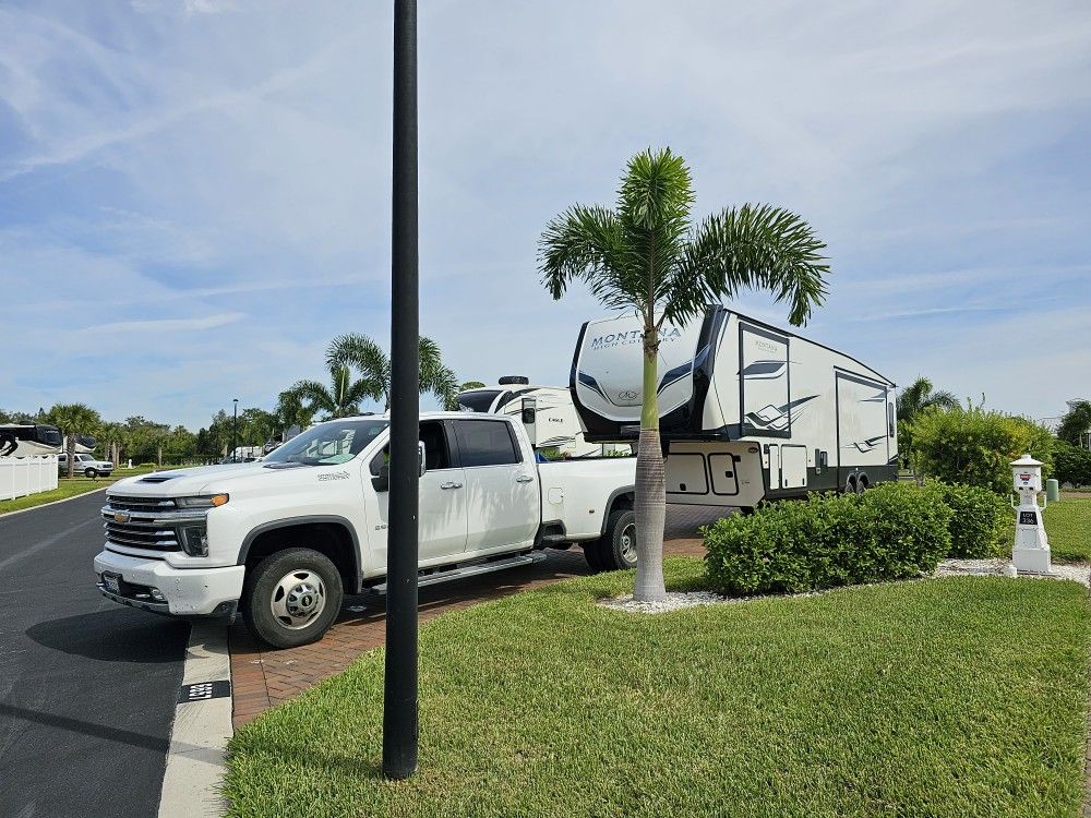 Fifth Wheel, Gooseneck, Equipment Transport & Relocation