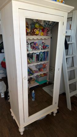 Girls bedroom furniture / baby furniture