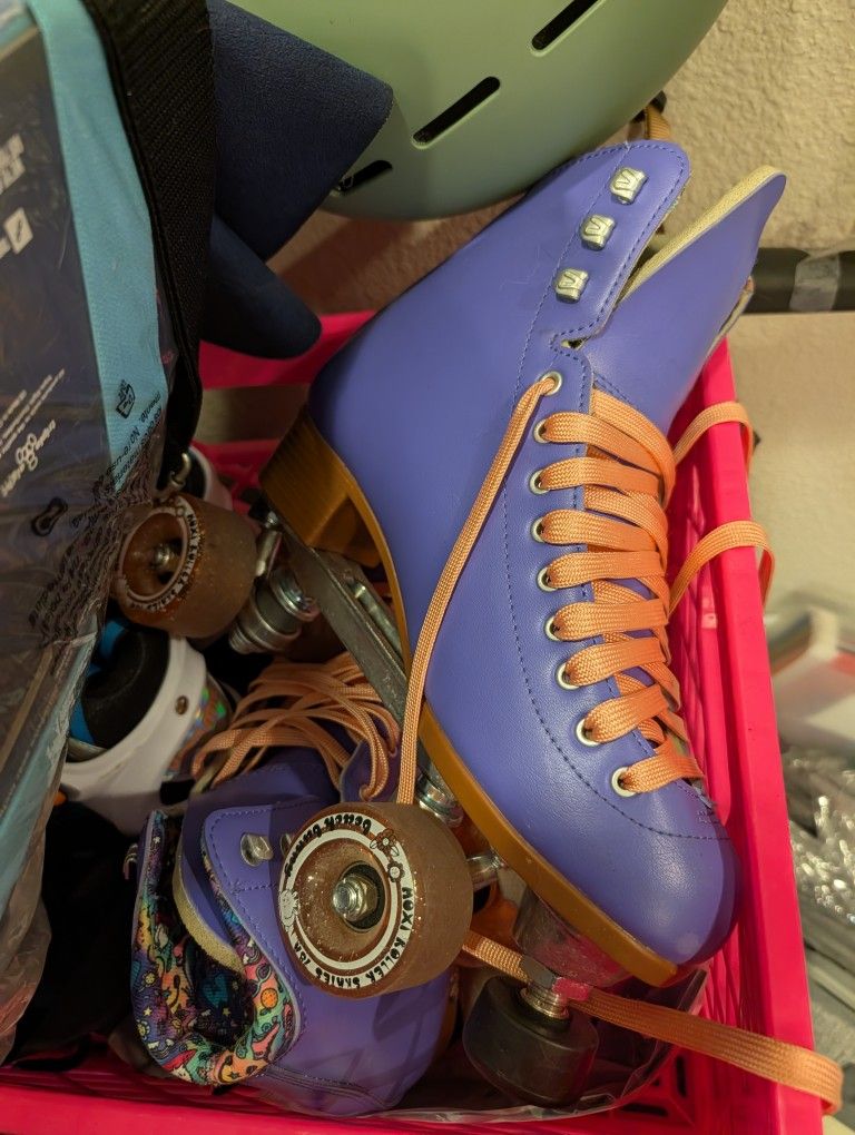 Like New Roller skates - Sz 8 Women's  + Brand New Knew Pads/Shin Guards