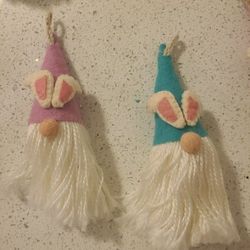 8 Mini Gnomes
