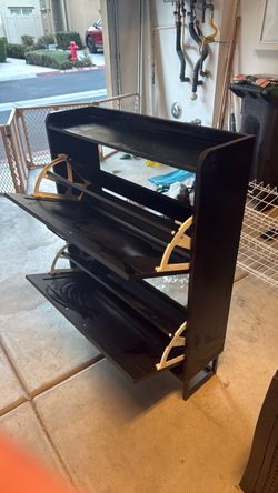 Free shoe rack (pickup only)