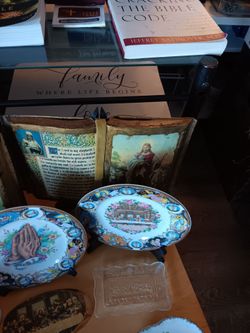 Jesus collector plates and bells  and mother of pearl handcrafted  the last supper