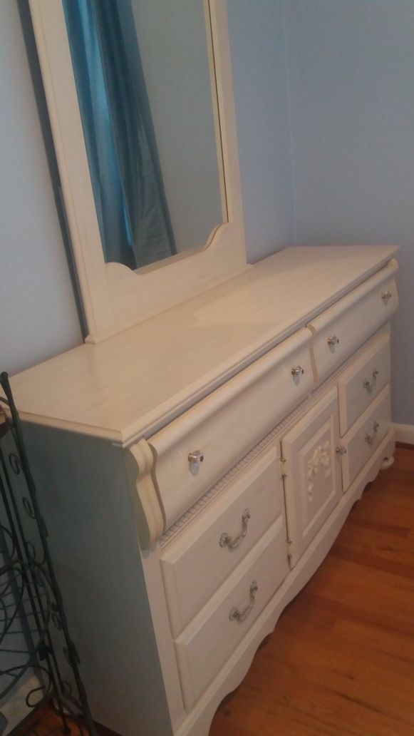 Cream color dresser with mirror for Sale in Seattle, WA OfferUp
