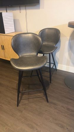 Set of 2 counter height chairs