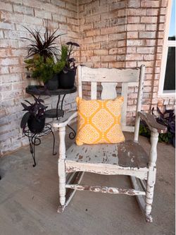 Distress rocking chair