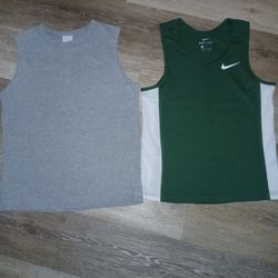 Boys Tops Size Small (6/7)