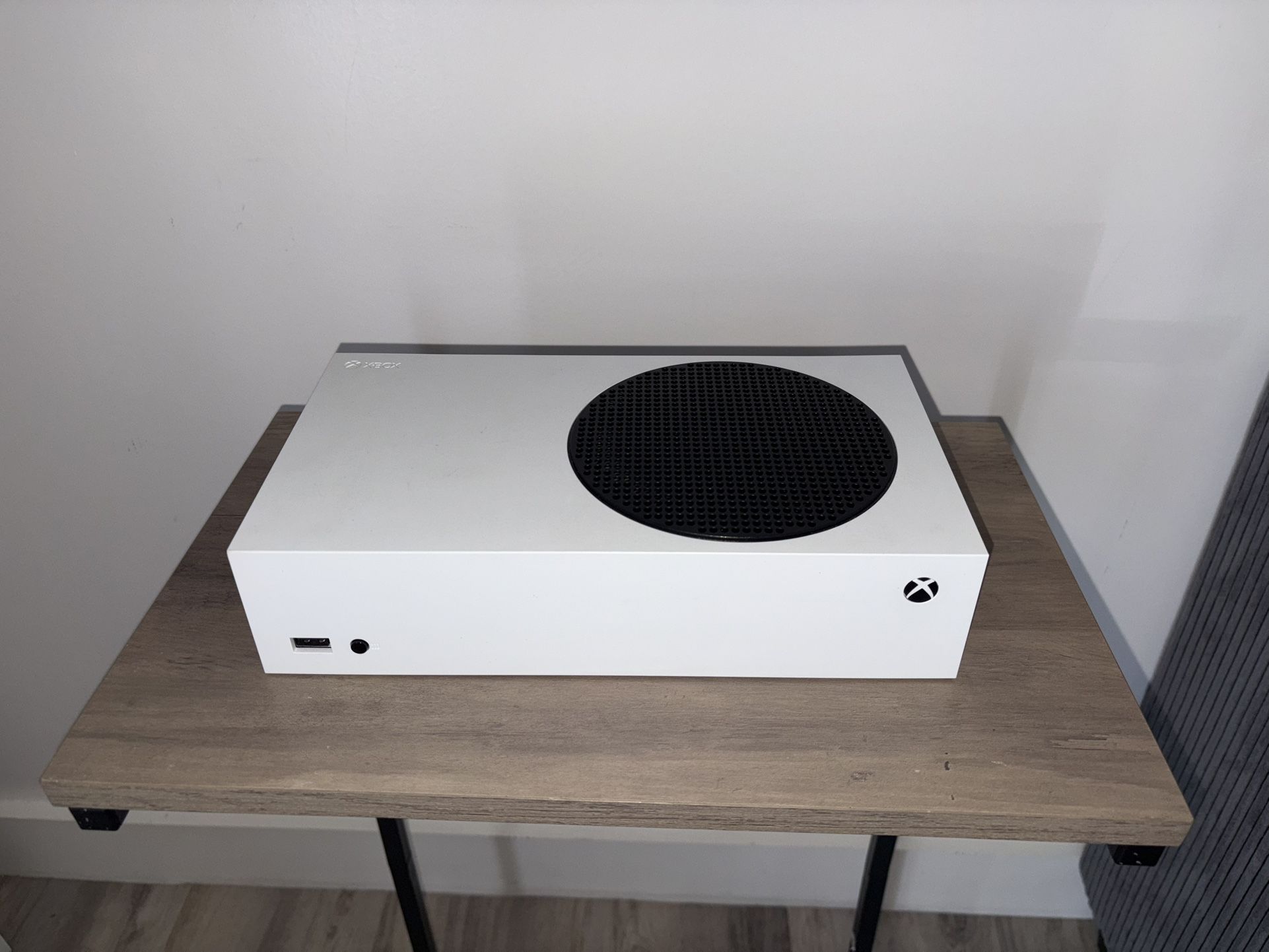 512GB XBOX Series S (with External 1TB Memory and head set (OPEN FOR TRADE )