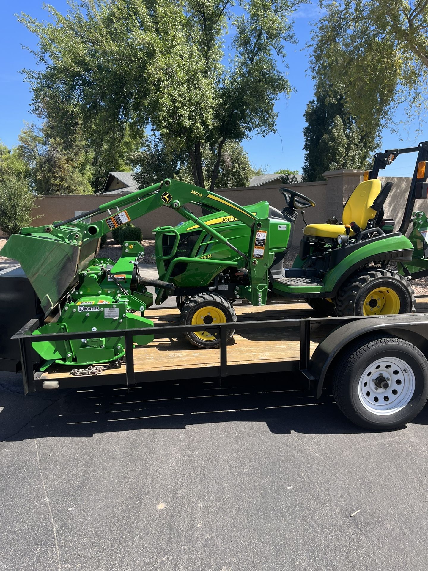 John Deere 1025r