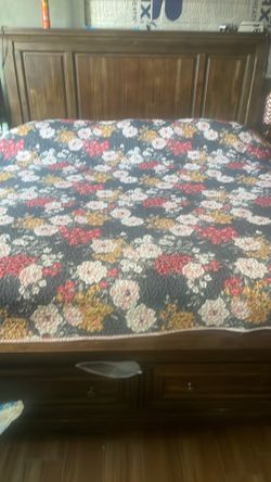 Queen bed quilt