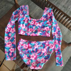 New Beautiful Young Girls Size 14. Very Nice. See 👀 All Photos. Great 👍 Price..Cash & Pickup Only