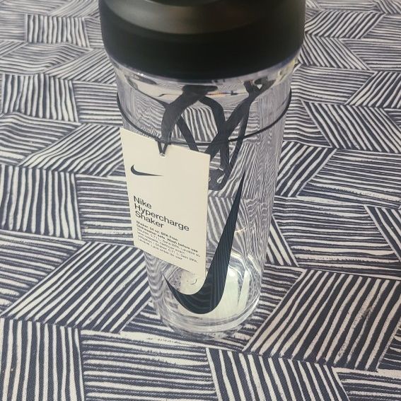 Nike Hypercharge Shaker 24 oz BPA Free for Sale in Los Angeles, CA - OfferUp