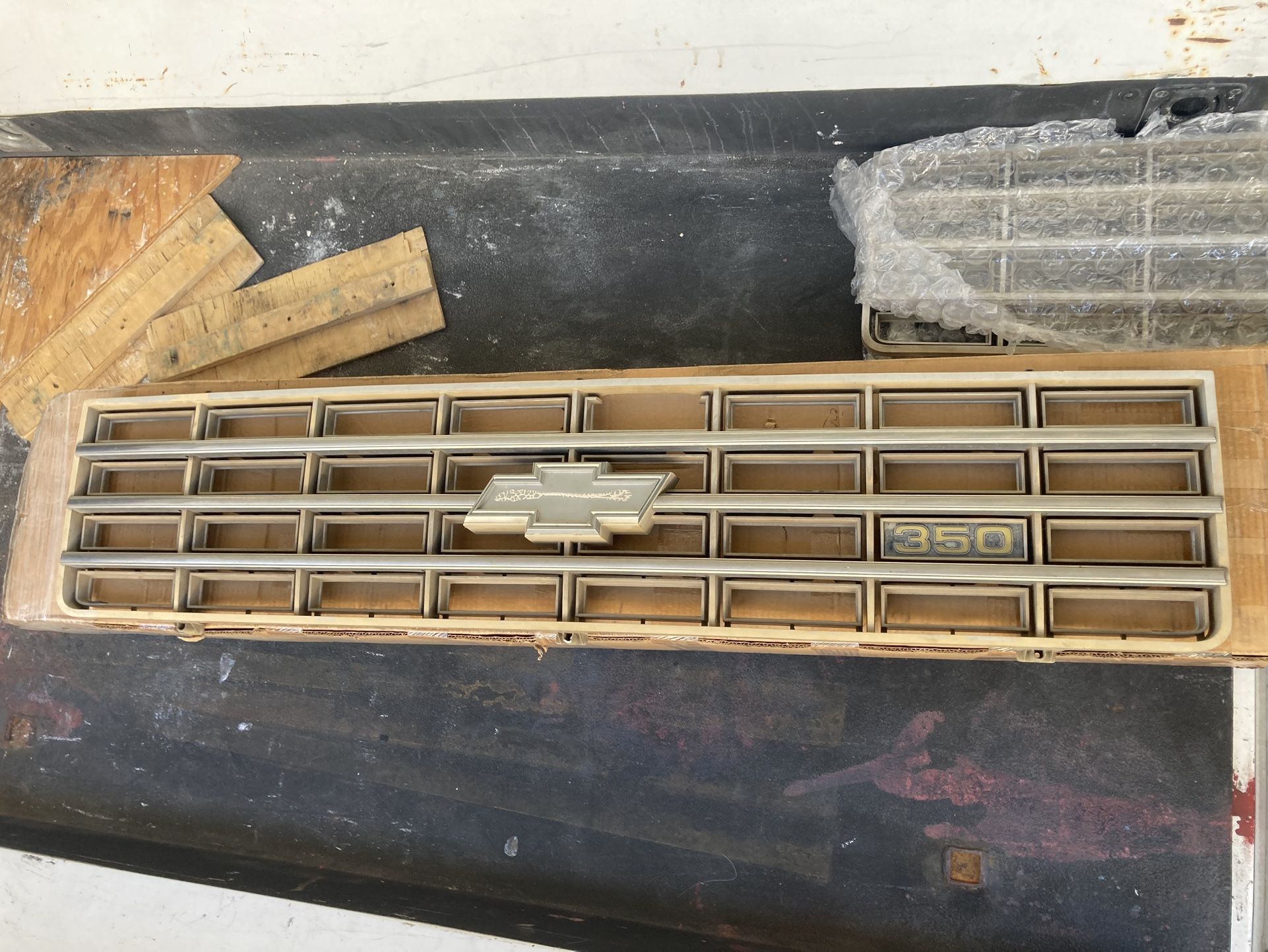 1975 Chevy Truck C10 C20 GM Grill Used
