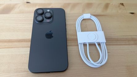 Like New AT&T / Cricket iPhone 15 Pro 256GB Black Titanium w/ charger