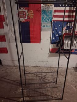 Shell hanging clothes great condition