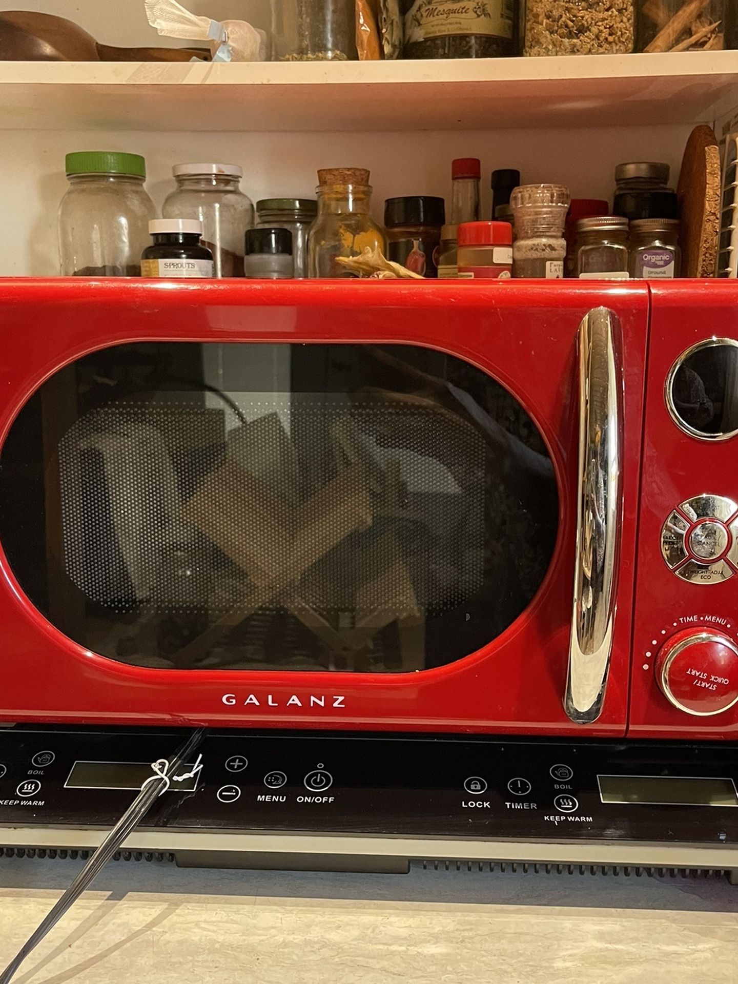 White Galant Retro Microwave