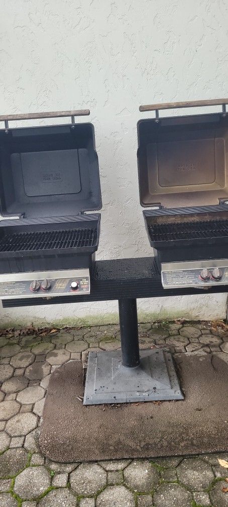 M&P NATURAL GAS GRILL. GREAT CONDITION