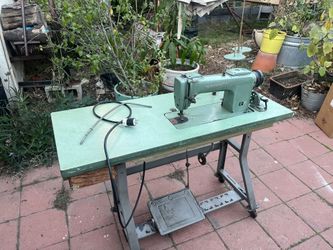 Consew 220 Industrial Sewing Machine