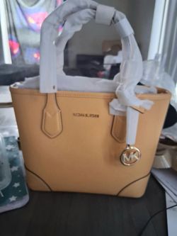 Michael kors cross over shoulder medium leather bag
