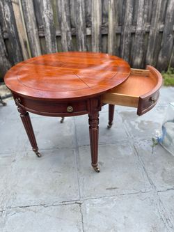 Henredon Circular Cherry Wood Center Table with Sectioned Top, One Drawer in the Front and Three False Drawers In the Round, on Turned Fluted Tapered 