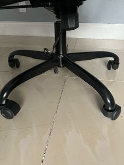 gaming chair in excellent condition $60