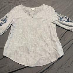 Liz Claiborne Blouse With Embroidered Details On Sleeve