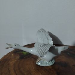 LLADRO PORCELAIN FIGURINE 7"×7"×4.5"