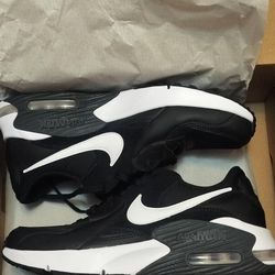 Nike Air Max Excee New In Box 