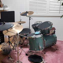 Tama Superstar Classic CL50RS drum set with extra accessories