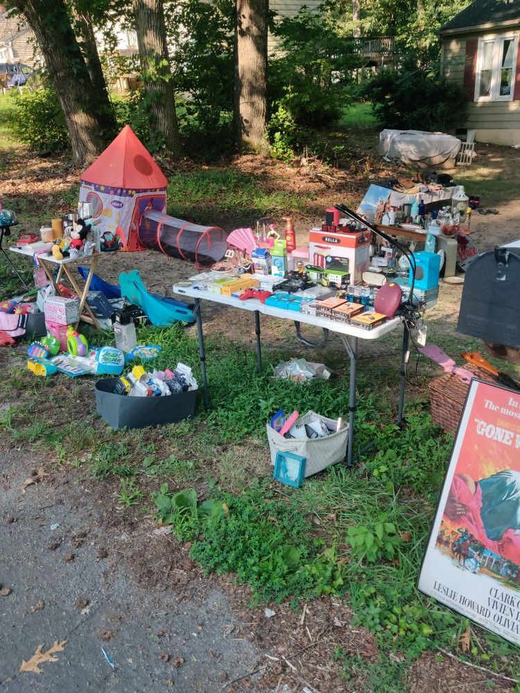 Yard Sale 3006 Woodsong Dr