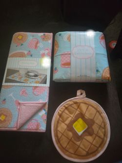 🧚NEW 3 Piece Set. Thick Table Cloth, Large Dish Mat, and POT Holder. Sizes on Pictures.