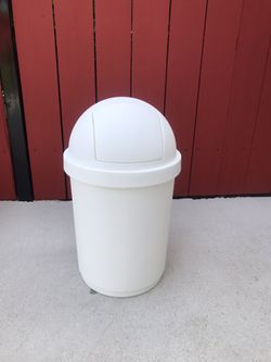 Rubbermaid Trash Can