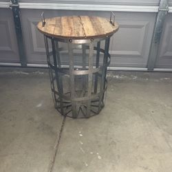 Rustic / Farmhouse Accent End Table 