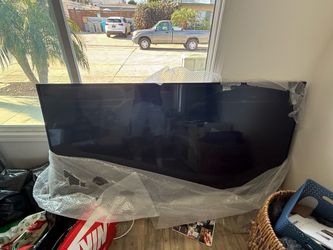 70 Inch TCL TV (screen cracked)