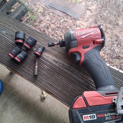 Milwaukee Fuel Impact Driver/ M18 Lithium Battery 