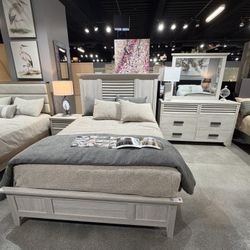 4PC Queen Bedroom Set