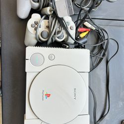 PS1 For Sale 50$ Garage Find Don’t Know If It Works (it Turns On), Sold As Is.