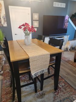 Dining table with leaf & 6 chairs