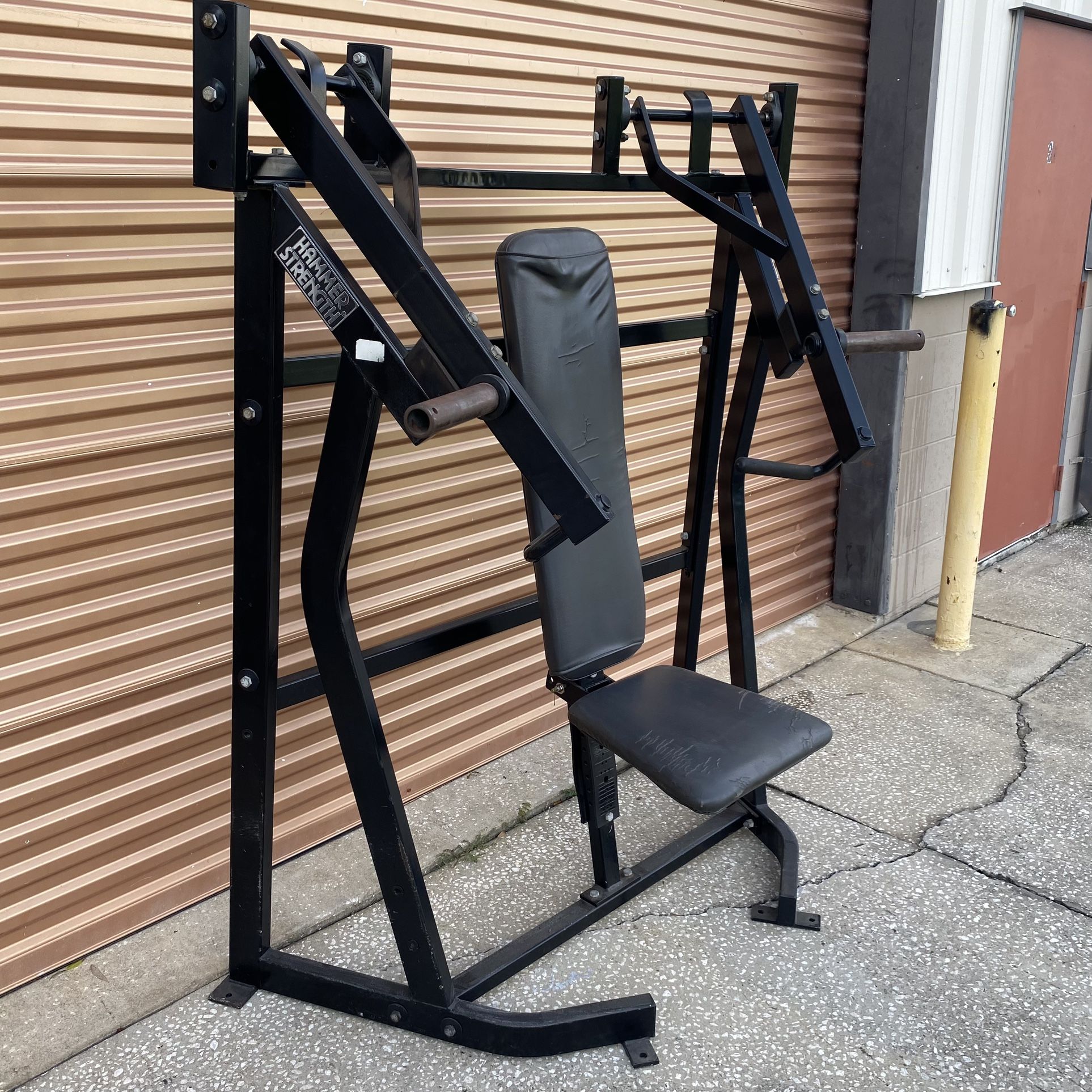 Hammer Strength Gym Equipment Chest Press, Lat Pull, Shoulder